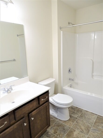 Building Photo - 1395 Fieldstone Dr