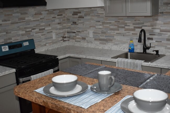 Building Photo - 6308 Joslyn Pl