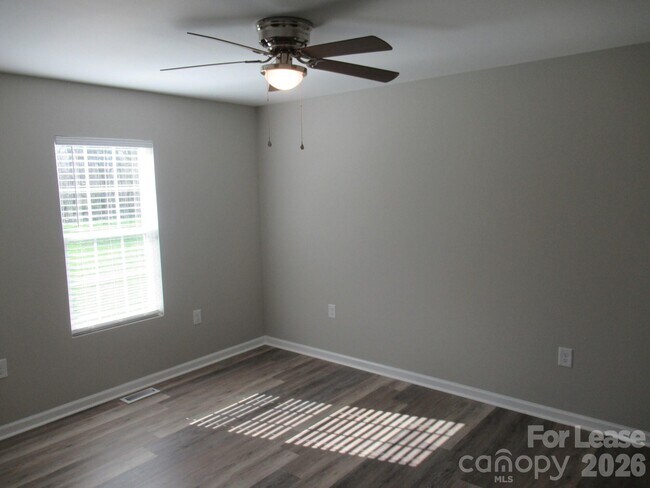 Building Photo - 405 Northbrook III School Rd