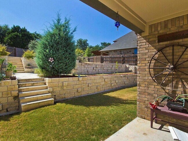 Building Photo - 271 Longmont Ln