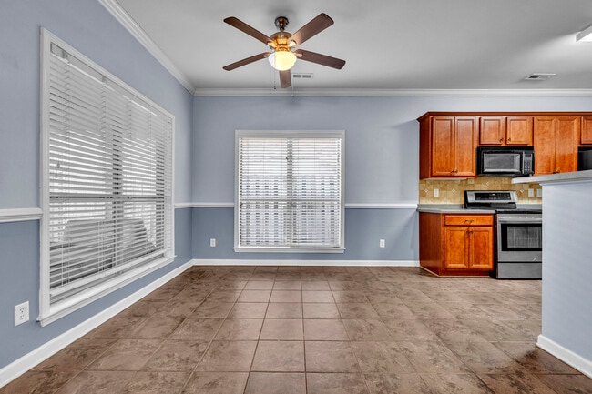 Building Photo - 3105 Vintage Way