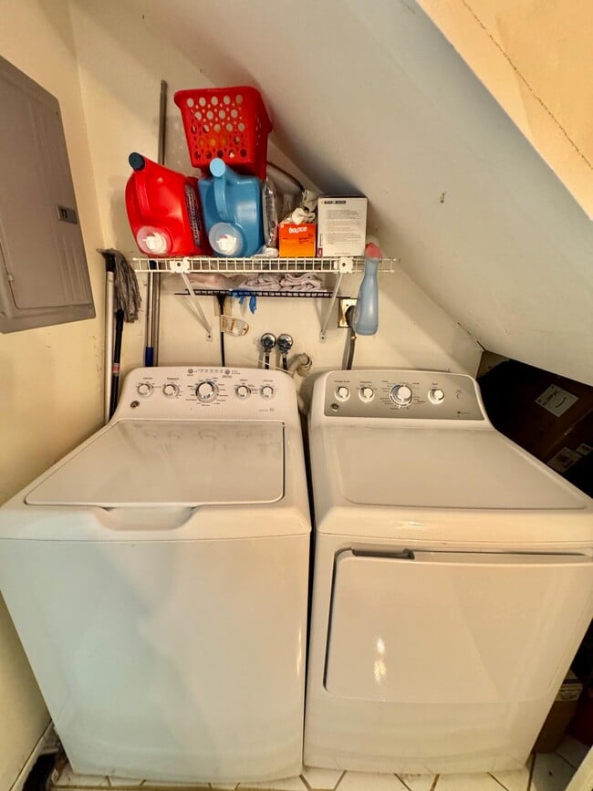 Building Photo - 1785 San Jose Dr