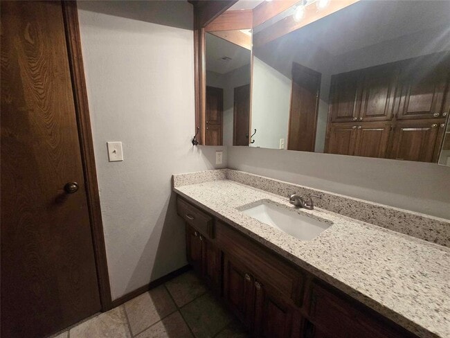 Building Photo - 4009 Cherry Hill Ln