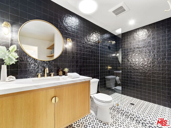 Building Photo - 2304 Vestal Ave