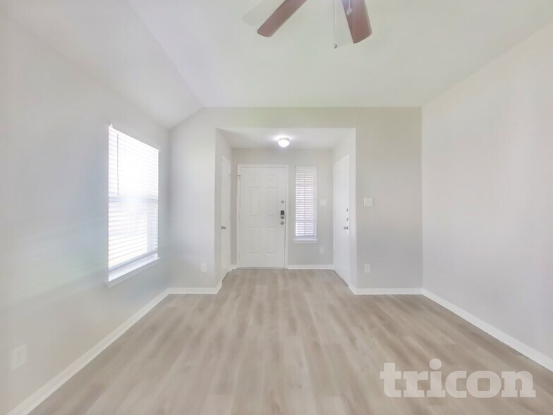 Building Photo - 21455 Wilona Way