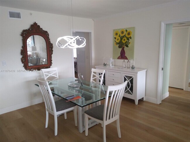 Building Photo - 3510 Oaks Way