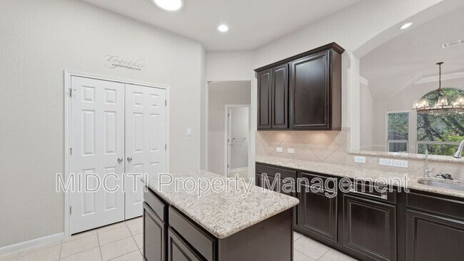 Building Photo - 842 Santa Cruz Ln