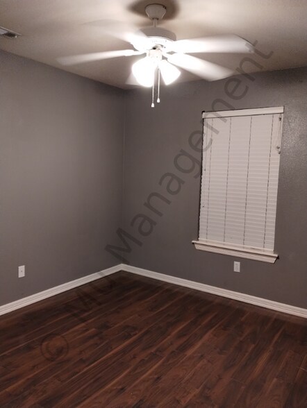 Building Photo - 1850 N Cannondale Dr