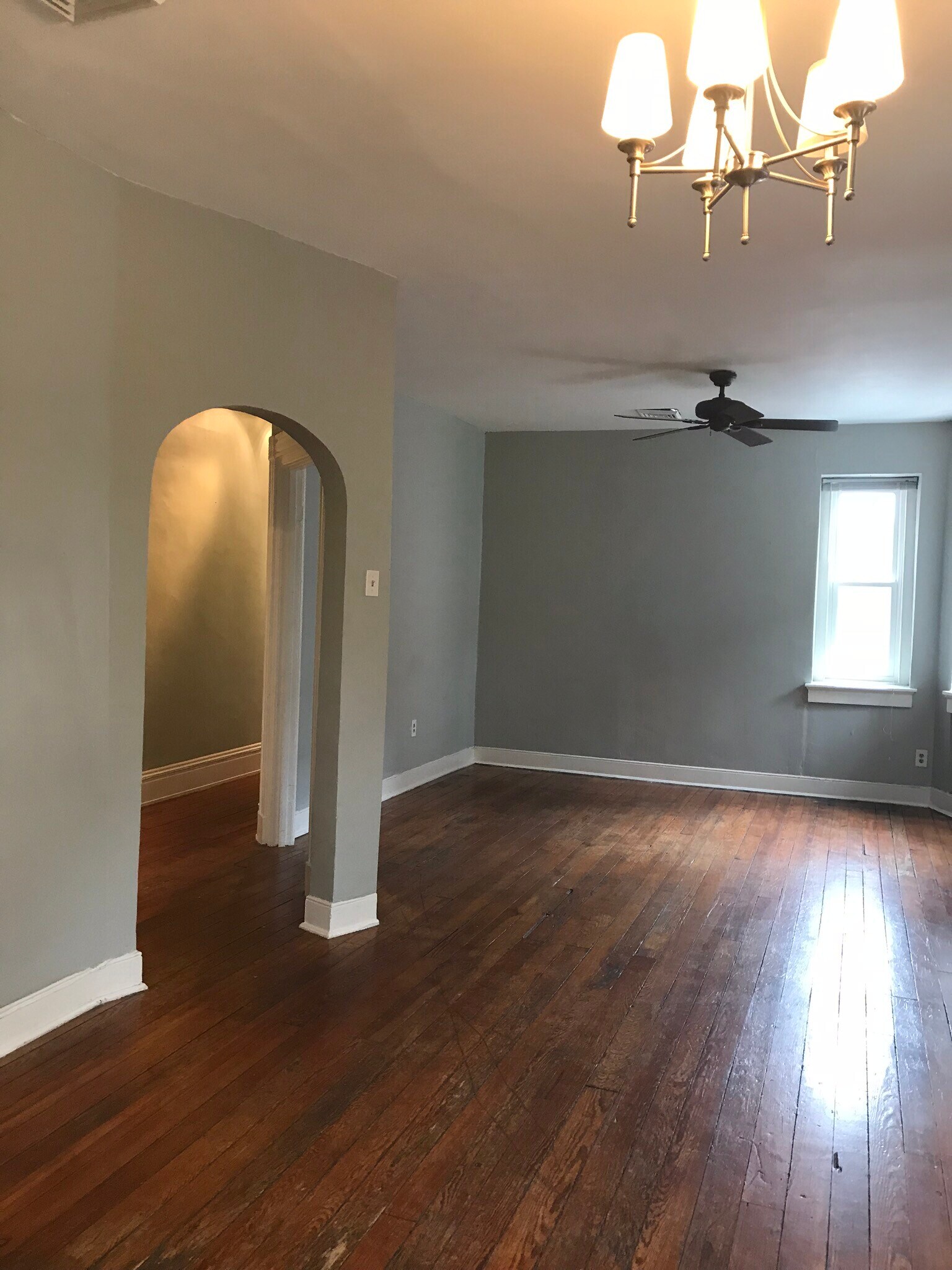 Den 2 - 1300 Grove Ave