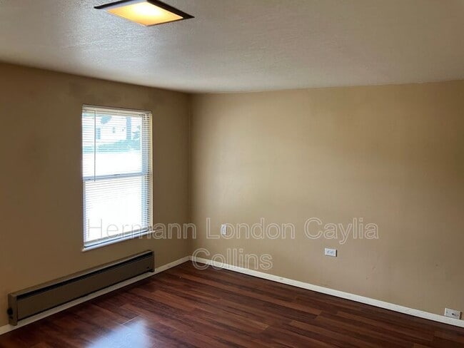 Building Photo - 931 Montebello Rd