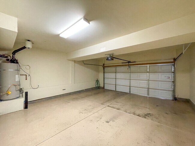 Building Photo - Gorgeous Natomas Condo