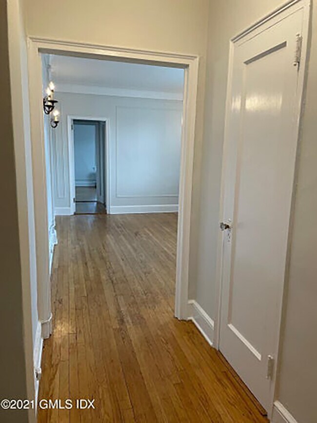 Building Photo - 271 Greenwich Ave