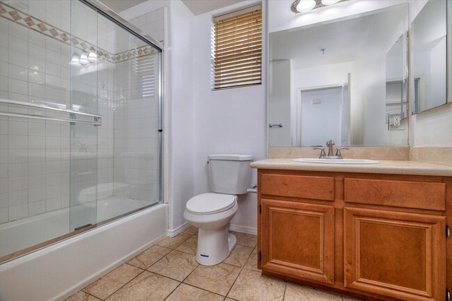 Building Photo - 2 Bed | 2 Bath | 1,293 Sq Ft