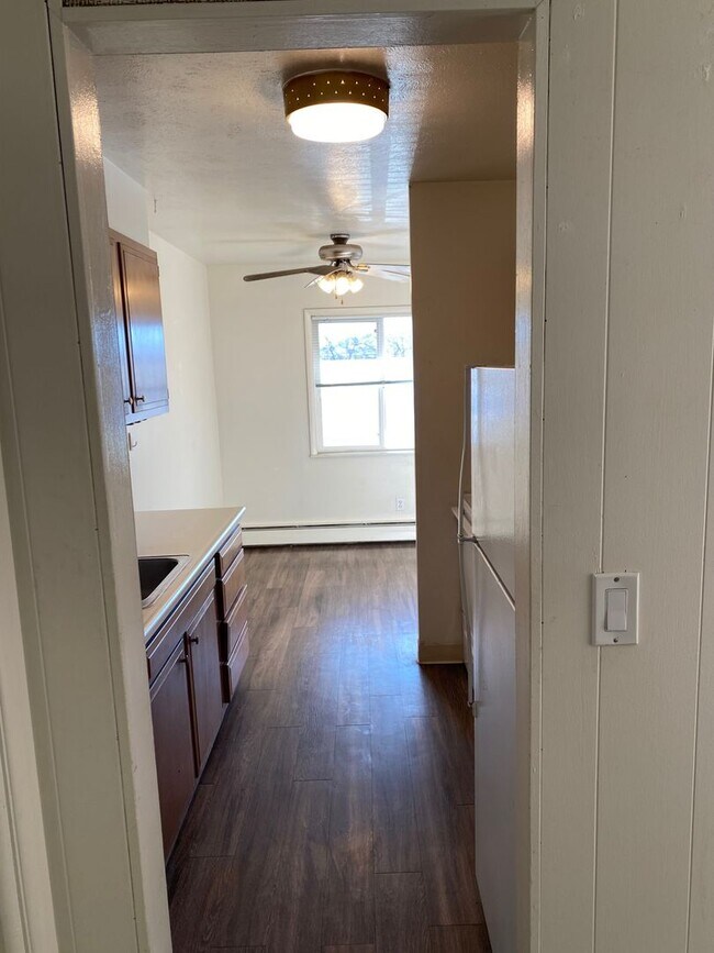 Building Photo - Big private balcony | walking distance to downtown | Mountain views | Abundant natural light