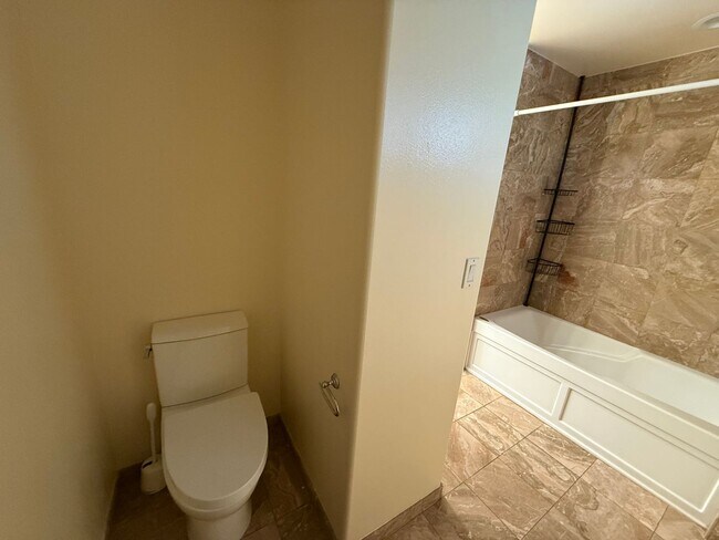 Building Photo - 466 Portlock Rd