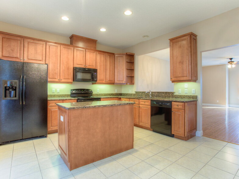 Building Photo - 204 Aberdeen Pond Dr