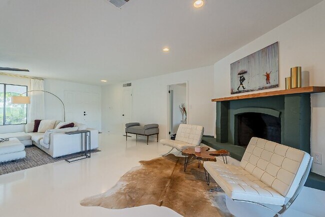 Building Photo - 10610 N 35th St