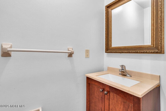 Building Photo - 438 Oak Knoll Dr