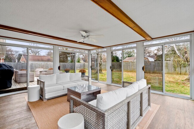 Building Photo - 8608 Whipps Bend Rd