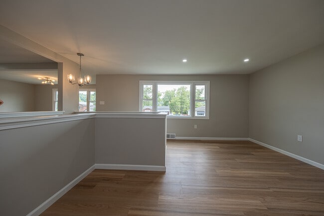 Building Photo - 734 Millers Run Rd