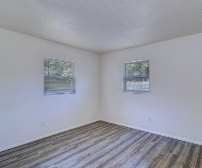 Building Photo - 5345 Laurel Pl