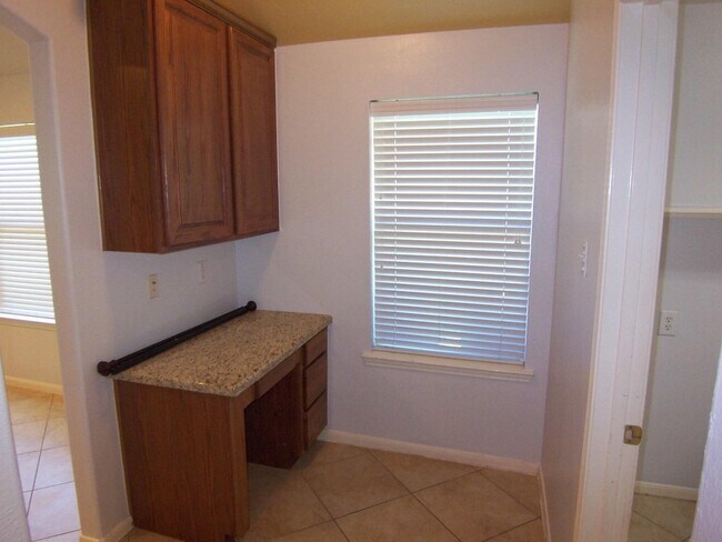 Building Photo - 25910 N Lakefair Dr