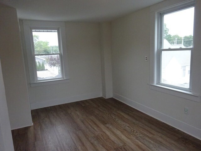 Building Photo - 34 Bayview St