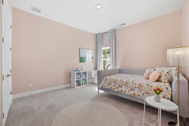 Building Photo - 256 Smoke Tree Cir