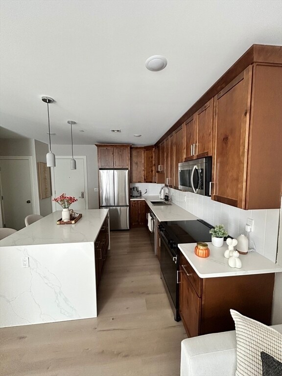 Building Photo - 400 W Broadway