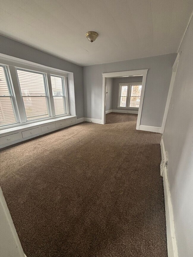 Building Photo - 4bd Single Section 8/Cash Pay