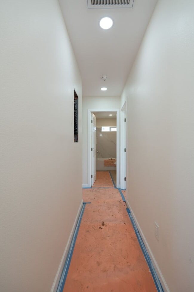 Building Photo - 2400 Del Mar Ave