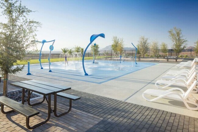 Building Photo - 3 BED 2.5 BATH 2 CAR GARAGE TOWNHOUSE WITH LOFT, COMMUNITY POOL & PARK!