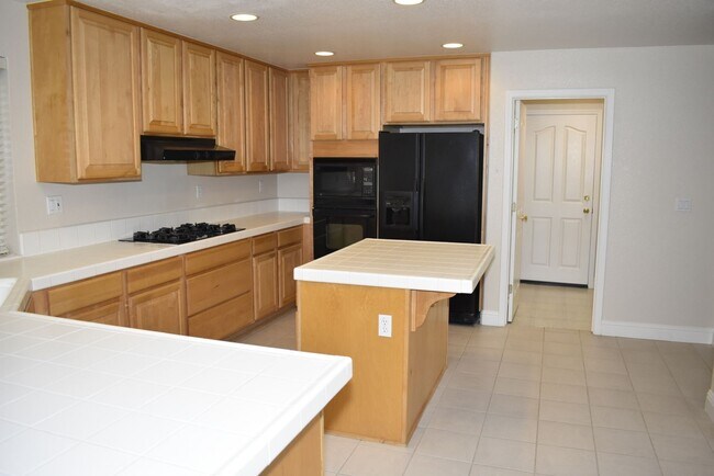 Building Photo - 630 Rogers Cir