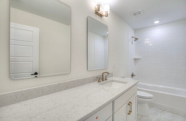 Building Photo - 9131 Headwaters Dr