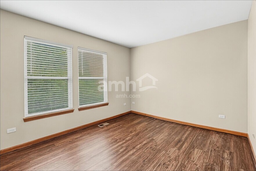 Building Photo - 3229 Kenilworth Ln