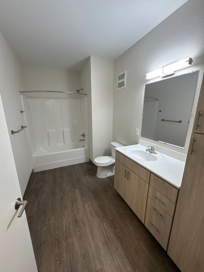 Building Photo - 2Bed 2 Bath - Windom Landing Under New Management