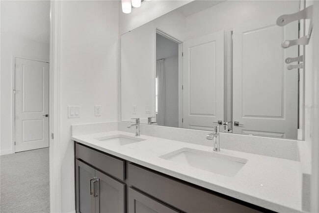 Building Photo - 13589 McMillan Dr
