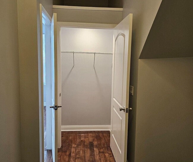 Building Photo - "Spacious 2-Bedroom Oasis on W Fillmore St – 1496 Sq Ft of Comfort in Chicago's Heart!"