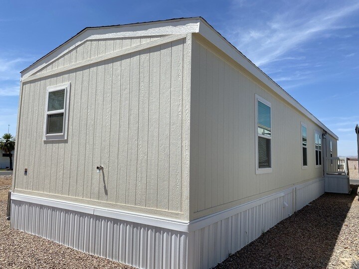 Building Photo - 2060 N Center St