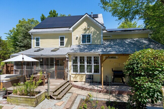 Building Photo - 2711 Ashland Dr