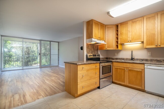 Building Photo - 2 Bed 1 Bath in Waikalani Woodlands