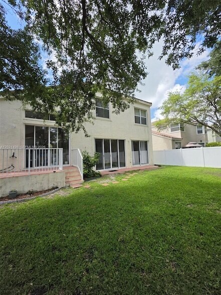 Building Photo - 16801 SW 49th Ct