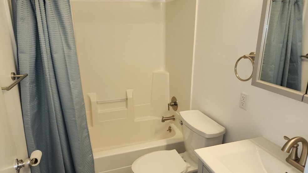 Building Photo - 2000 32nd St