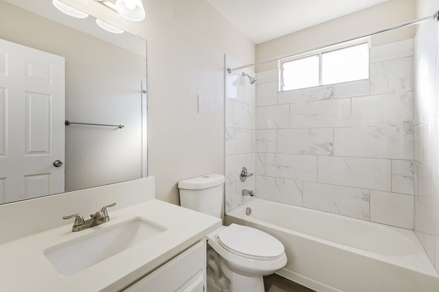 Building Photo - 4901 Metpark Dr
