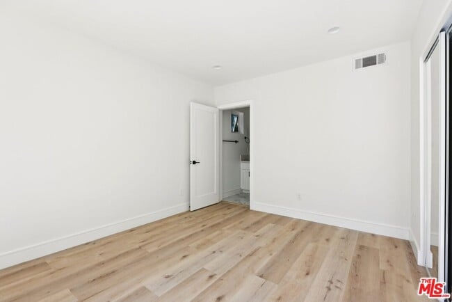 Building Photo - 2111 Holly Dr