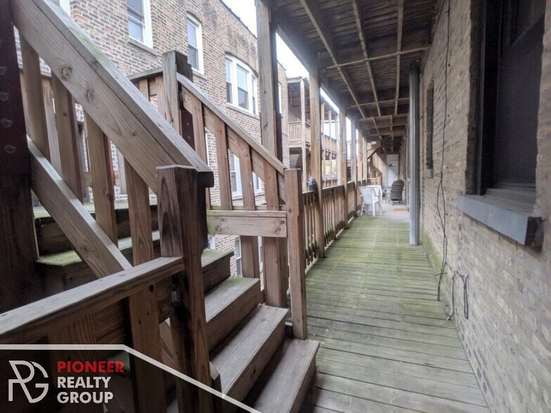Building Photo - 4409 N Wolcott Ave