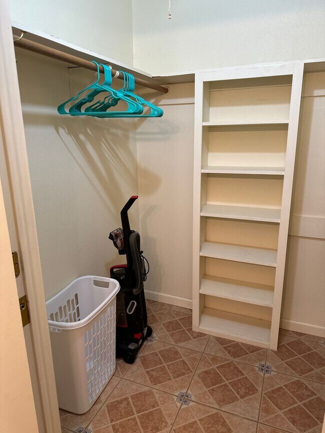 Building Photo - ONE BEDROOM, one bath, FULLY FURNISHED; ALL BILLS PAID