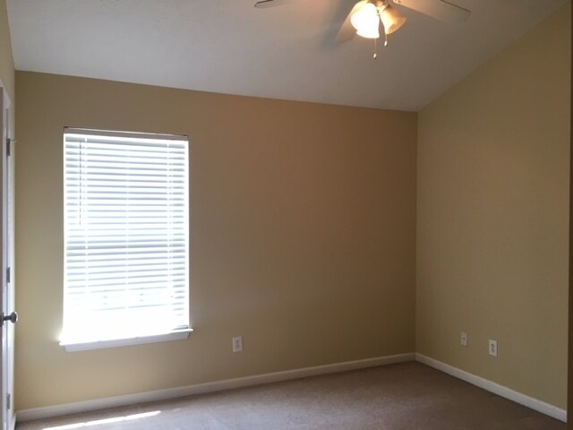 Building Photo - Murfreesboro Townhome