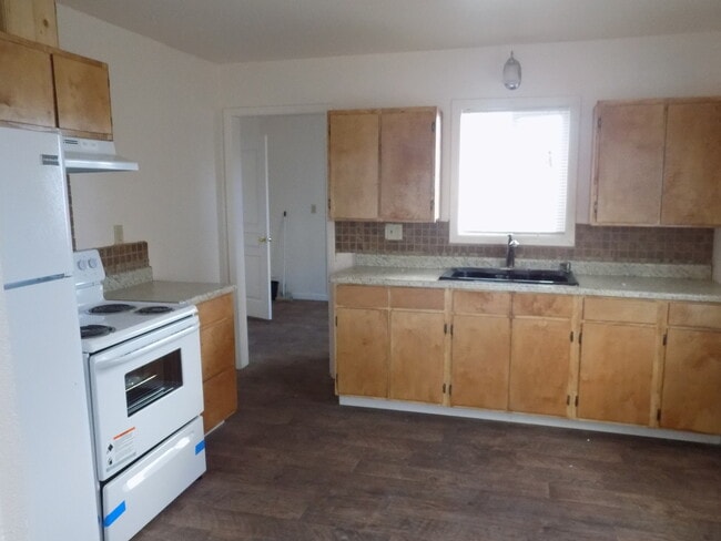 Building Photo - 1865 Hope St