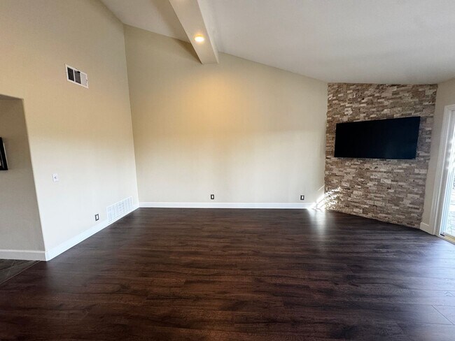 Building Photo - Stunning Mission Viejo home with a View